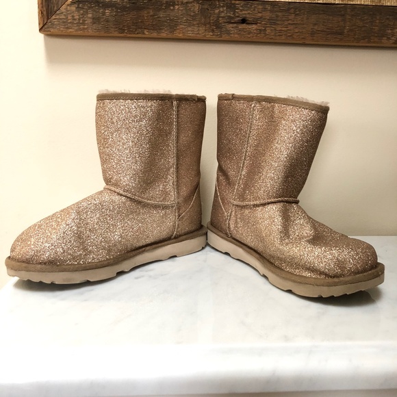 UGG Classic Short II Glitter Gold Boots 1111852K Kids Girls Size US 6 - Picture 7 of 14
